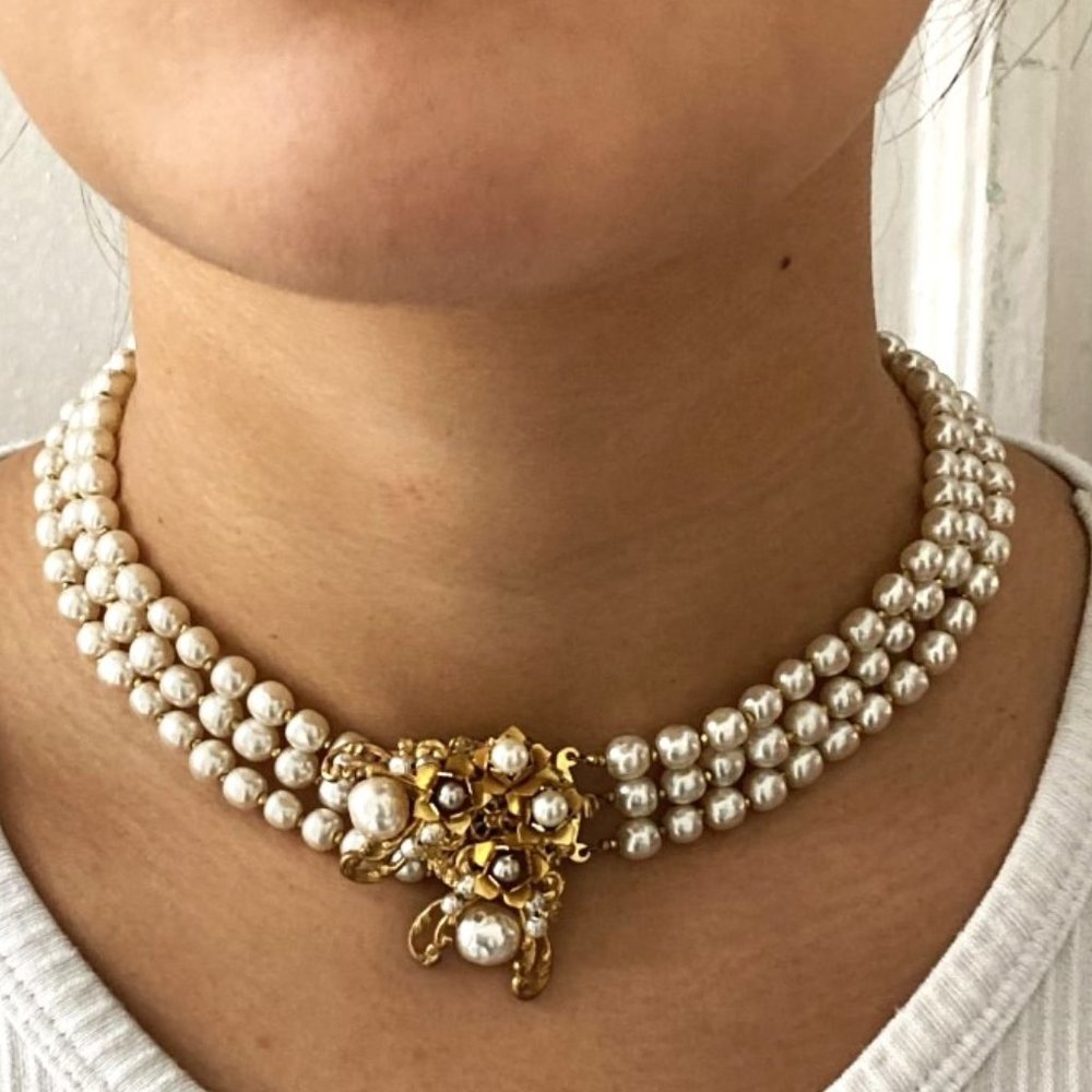 Miriam Haskell vintage choker: three pearl strands adorned with statement centre